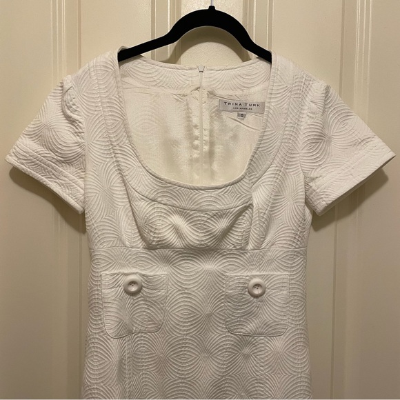 Trina Turk White Textured Scoop Neck Dress with Pockets and Empire Waist size 0 - Picture 6 of 8